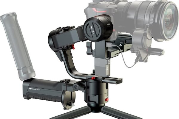 Estabilizador de videografía Moza con soporte para cámaras réflex digitales y función de agarre.